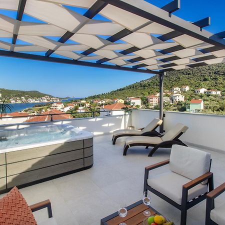 Villa Dalmatian Child With Swimming Pool, Close To The Beach Vinišće Esterno foto