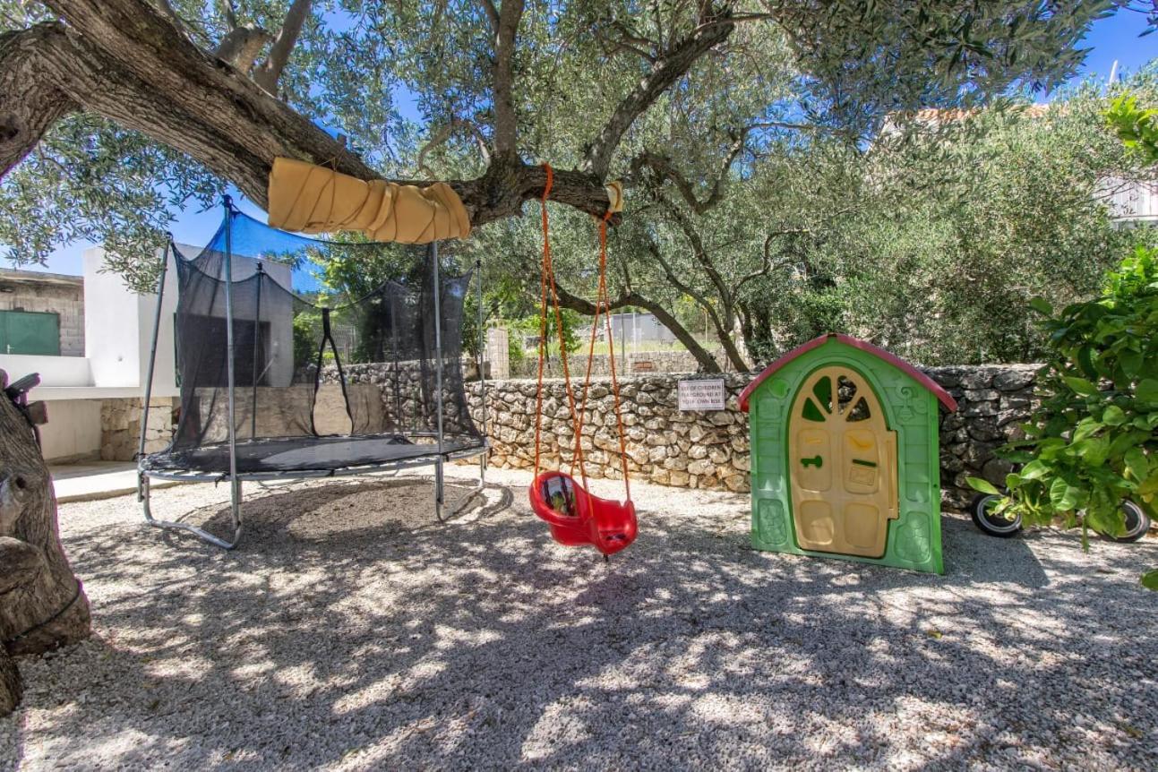 Villa Dalmatian Child With Swimming Pool, Close To The Beach Vinišće Esterno foto