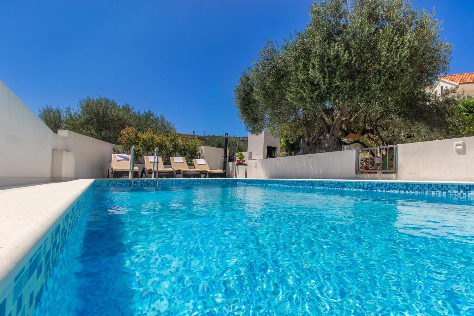 Villa Dalmatian Child With Swimming Pool, Close To The Beach Vinišće Esterno foto