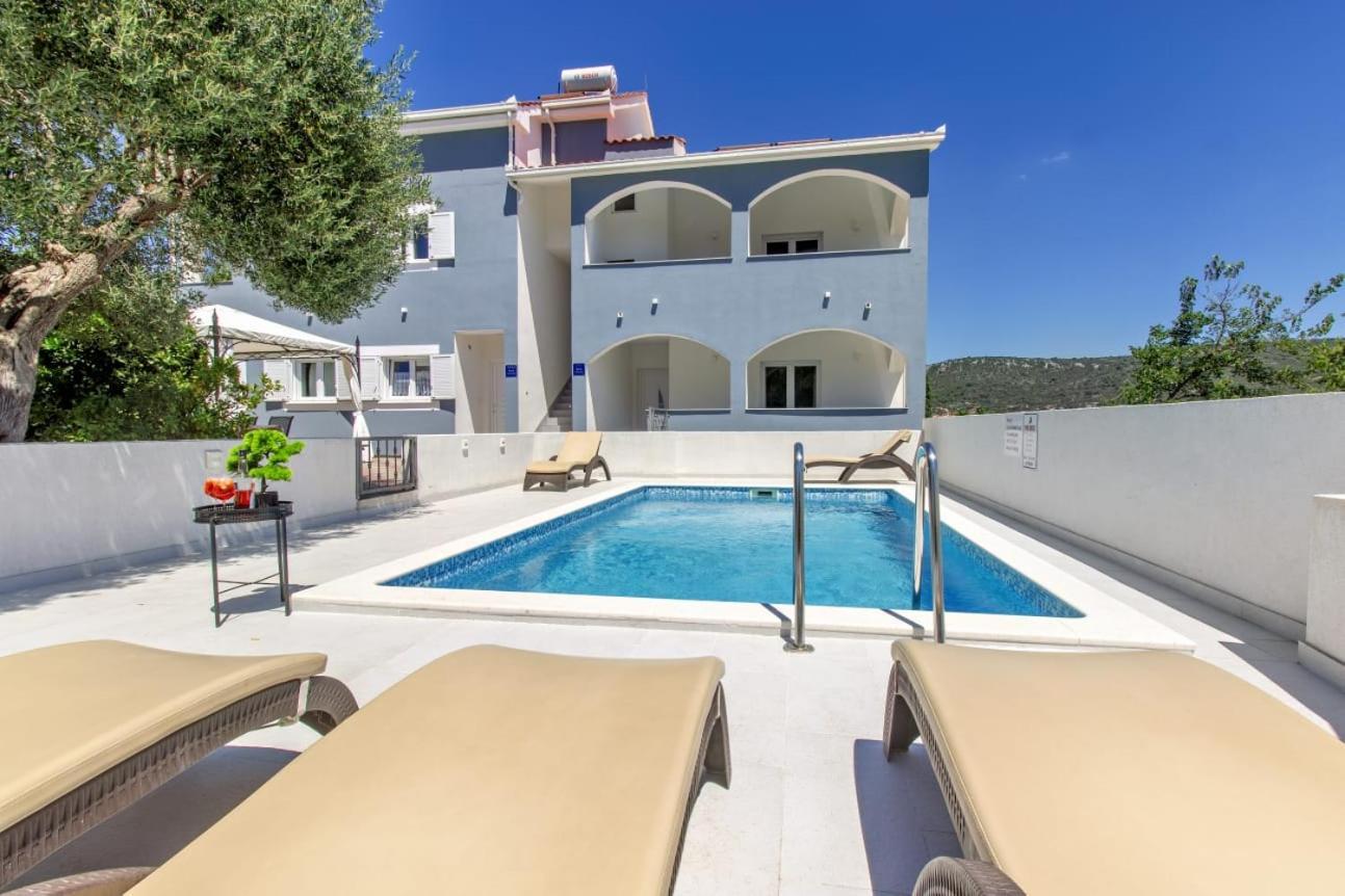 Villa Dalmatian Child With Swimming Pool, Close To The Beach Vinišće Esterno foto