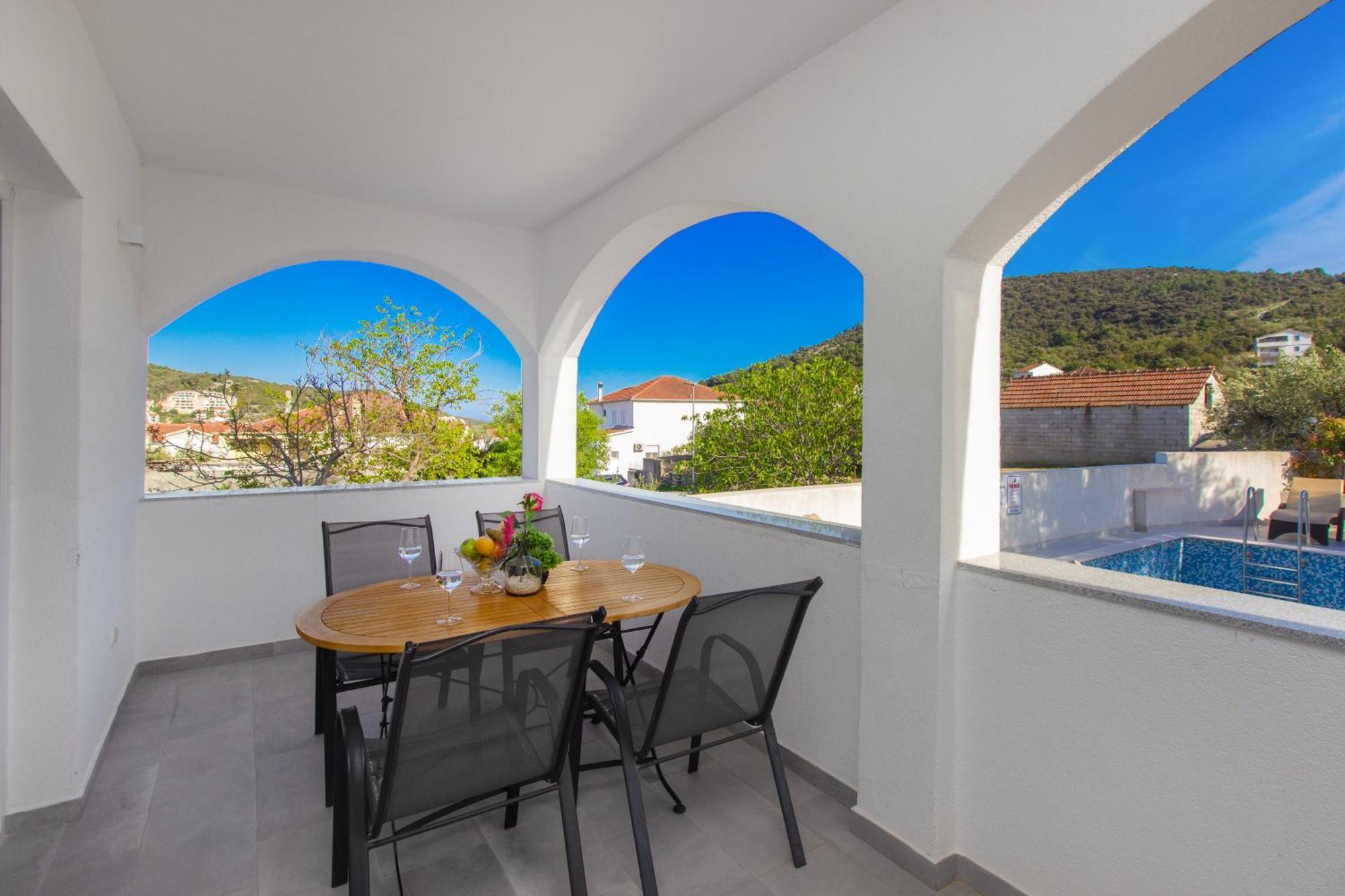 Villa Dalmatian Child With Swimming Pool, Close To The Beach Vinišće Esterno foto