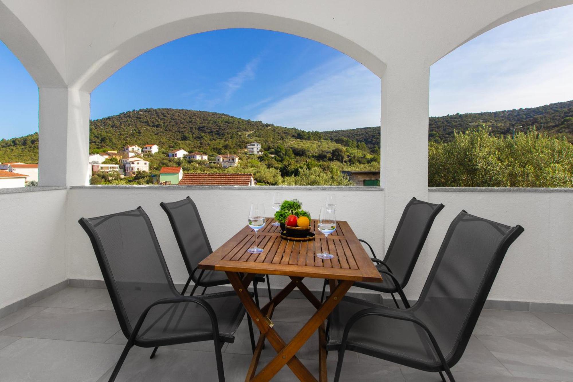 Villa Dalmatian Child With Swimming Pool, Close To The Beach Vinišće Esterno foto