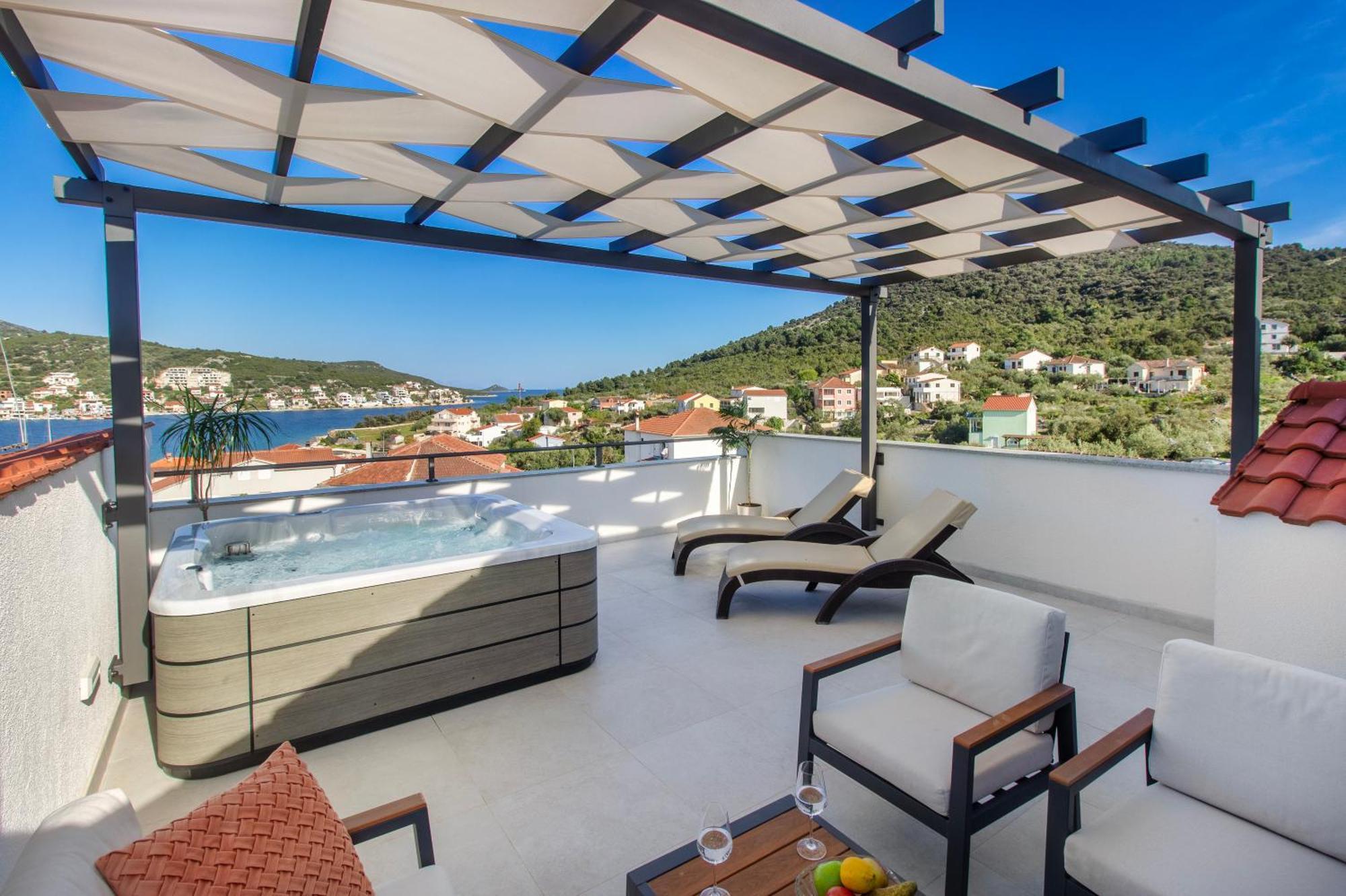 Villa Dalmatian Child With Swimming Pool, Close To The Beach Vinišće Esterno foto